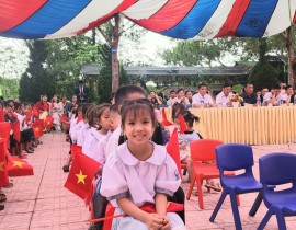 Khối học sinh lớp 1 tiểu học